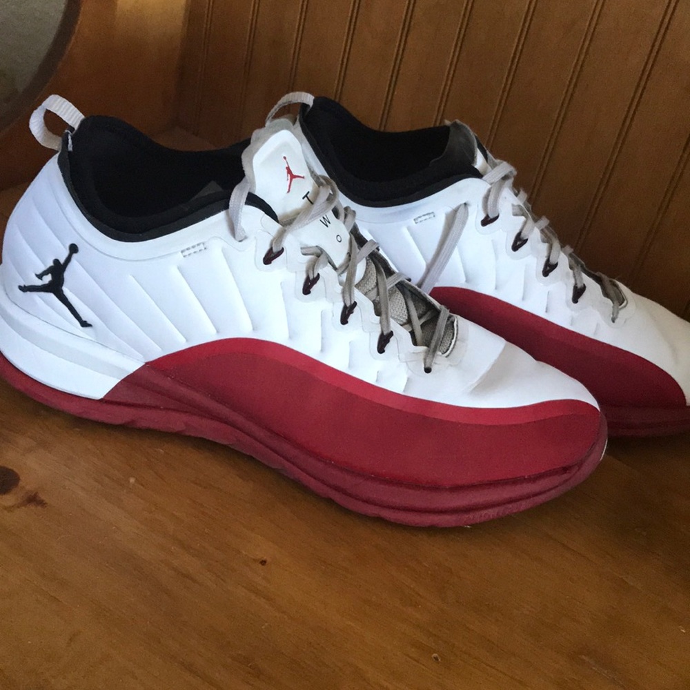 Size 11 men’s Jordans TW03